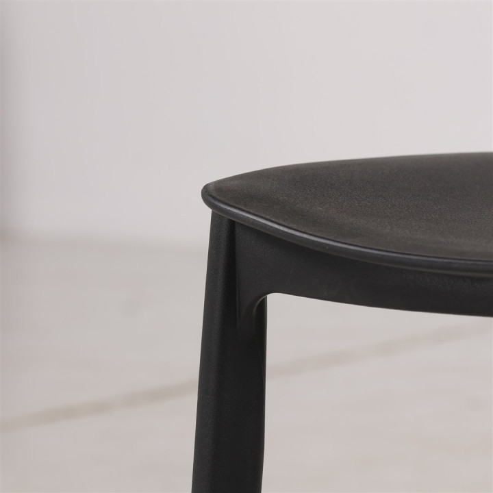 Chaise empilable noir